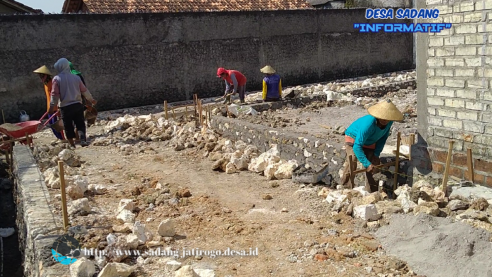 PKA DESA SADANG RAMPUNGKAN PEMBANGUNAN JALAN PAVING LINGKUNGAN DAN SALURAN DRAINASE RT.02 RW.08